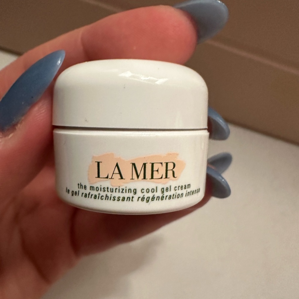 Brand new LA MER the moisturizing cooling gel sample size ✨ 0.12 oz